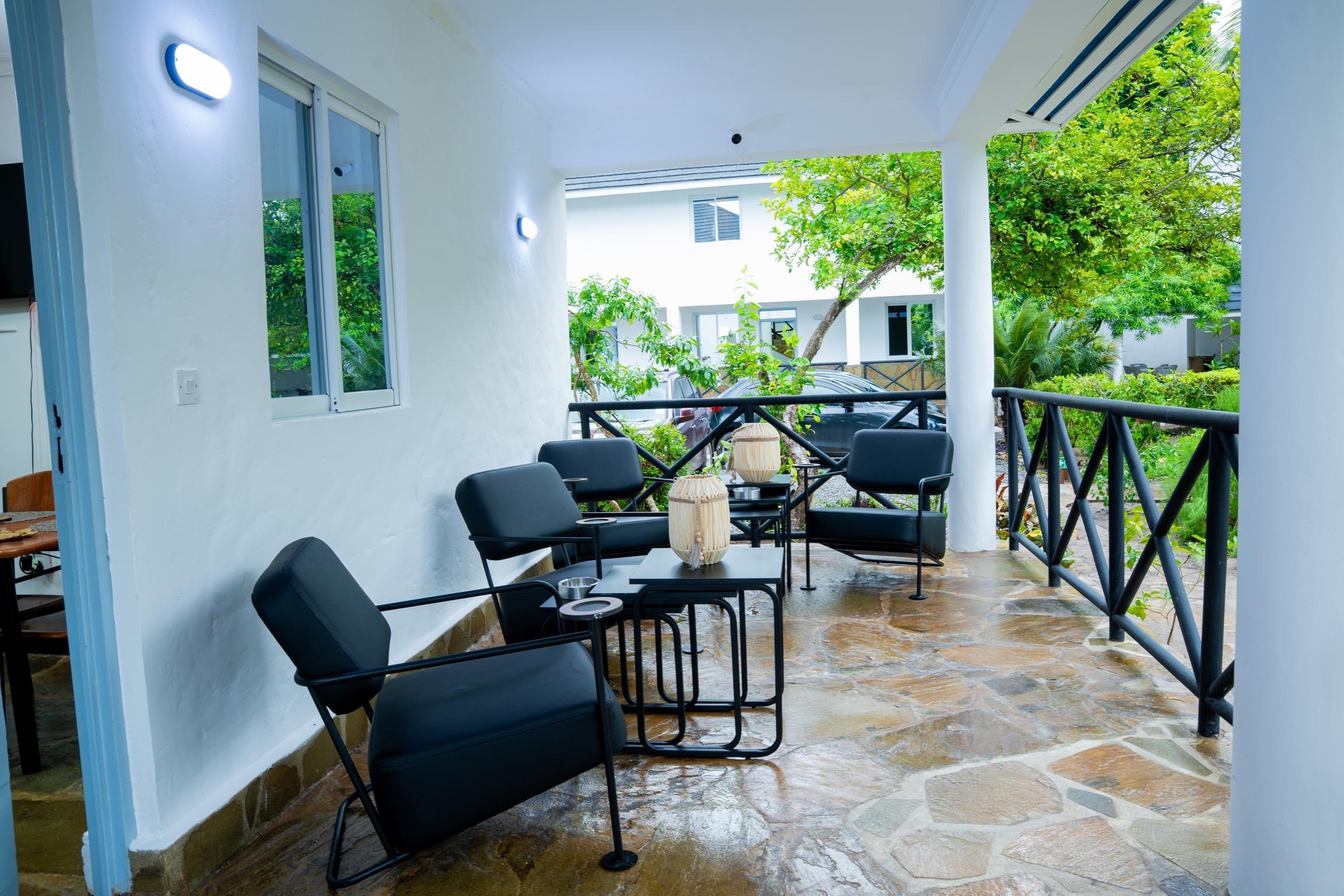 Covered furnished terrace at Villa Buffalo Downstairs